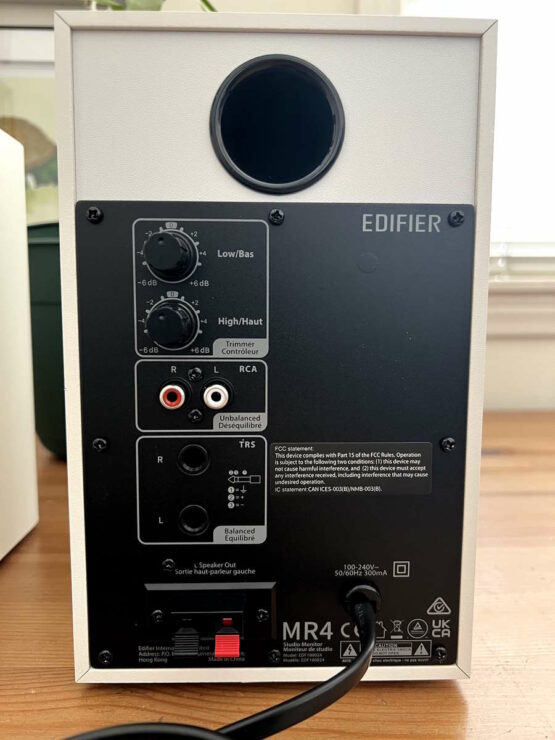 Rear panel of the Edifier MR4 right monitor